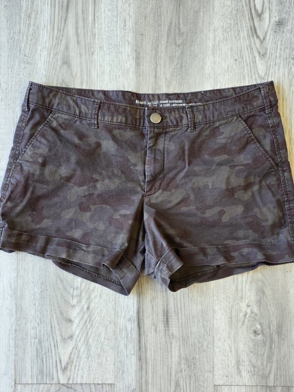 Gap Khakis Camo Skinny Boyfriend Shorts Size 14